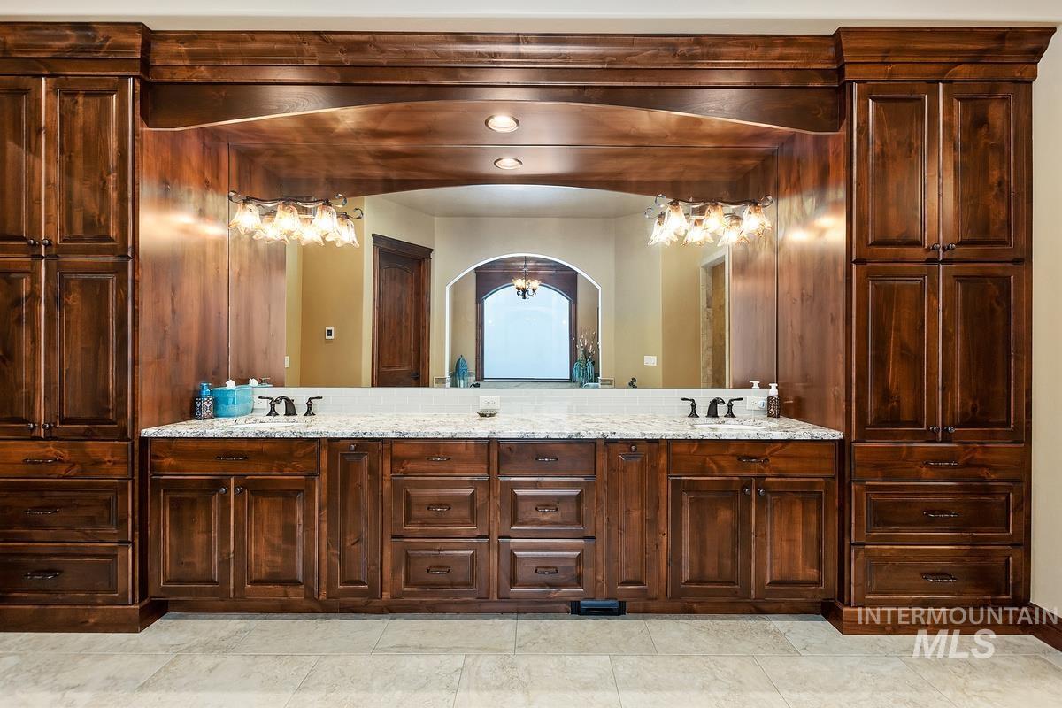 1318 W. Sherington Ct.