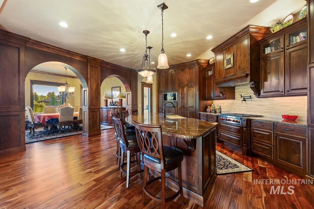 1318 W. Sherington Ct.