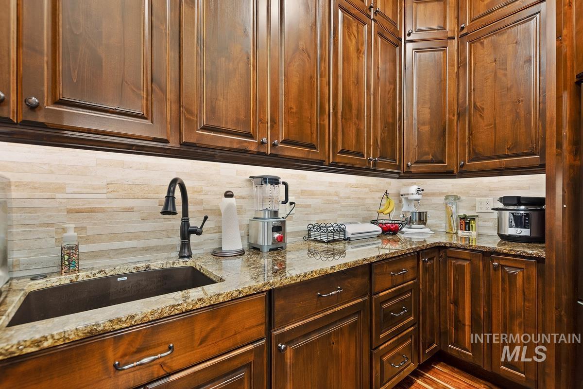 1318 W. Sherington Ct.