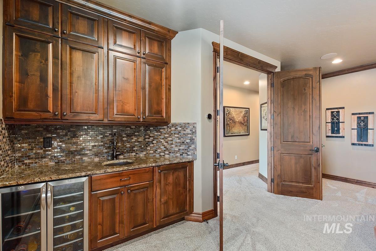 1318 W. Sherington Ct.