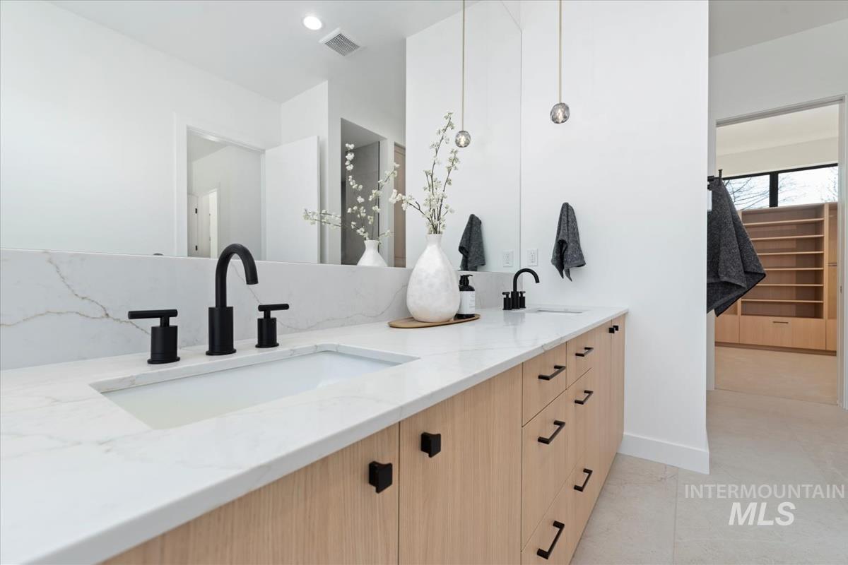 1735 N Meridian Road