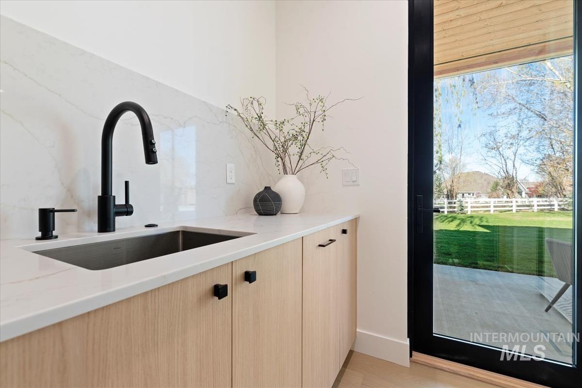 1735 N Meridian Road