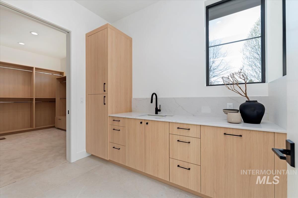 1735 N Meridian Road