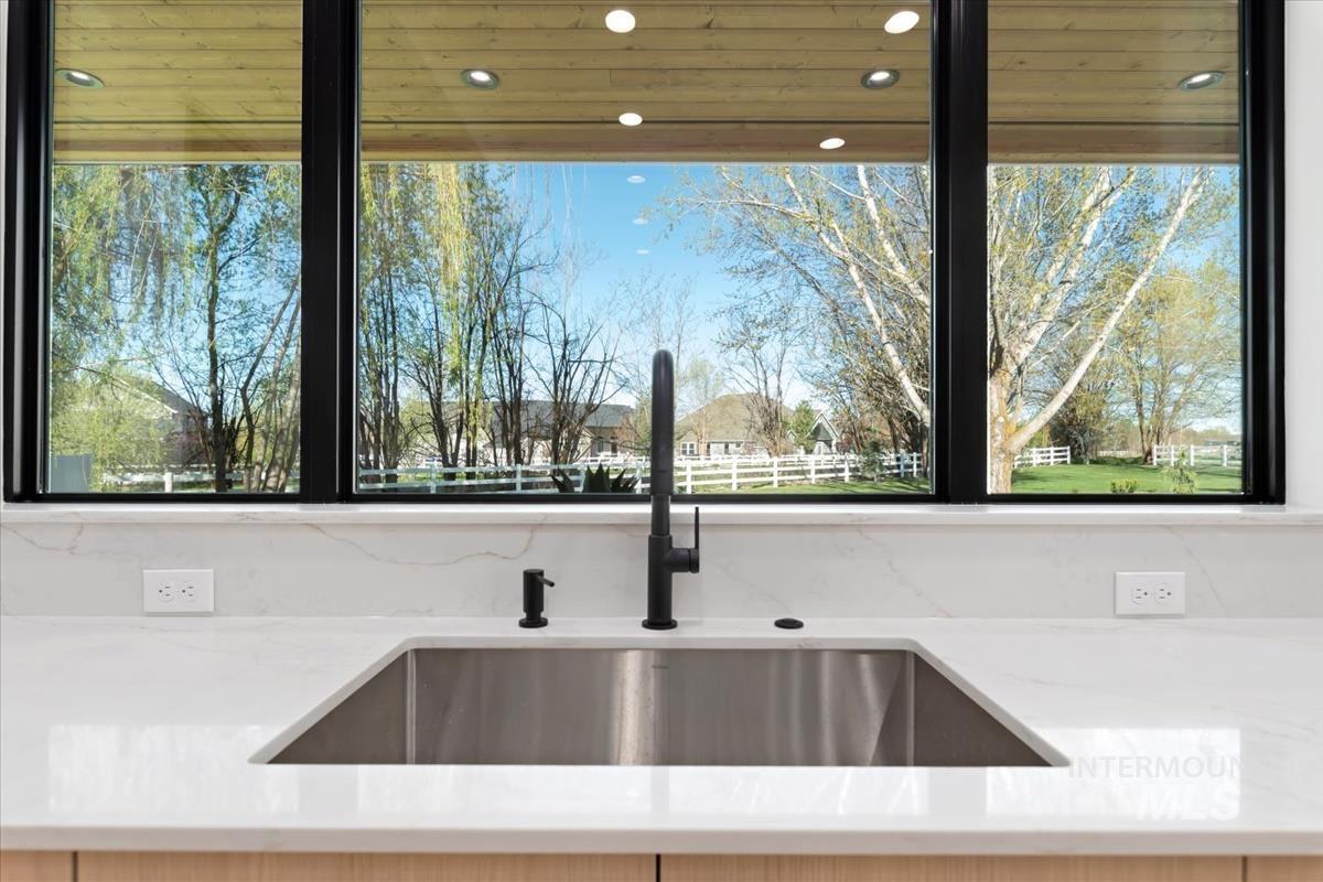 1735 N Meridian Road