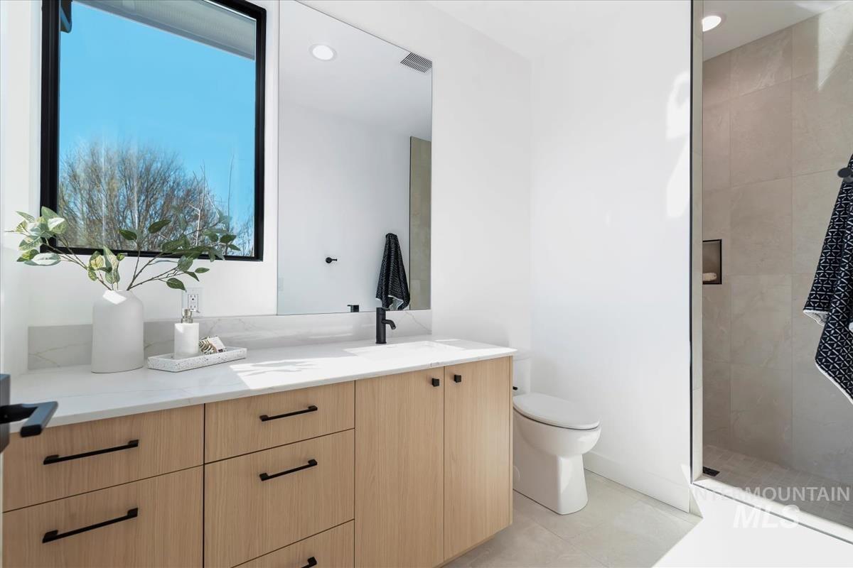 1735 N Meridian Road