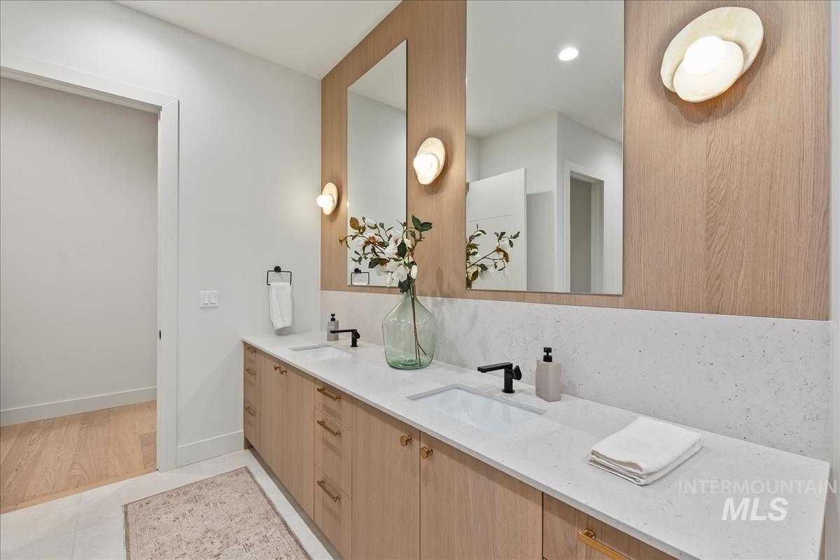 2175 S Mallard Wing Way