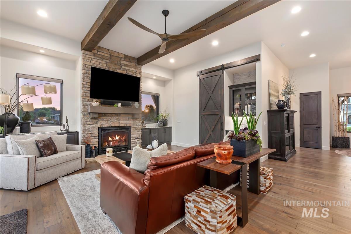 1529 E Garden Brook Drive