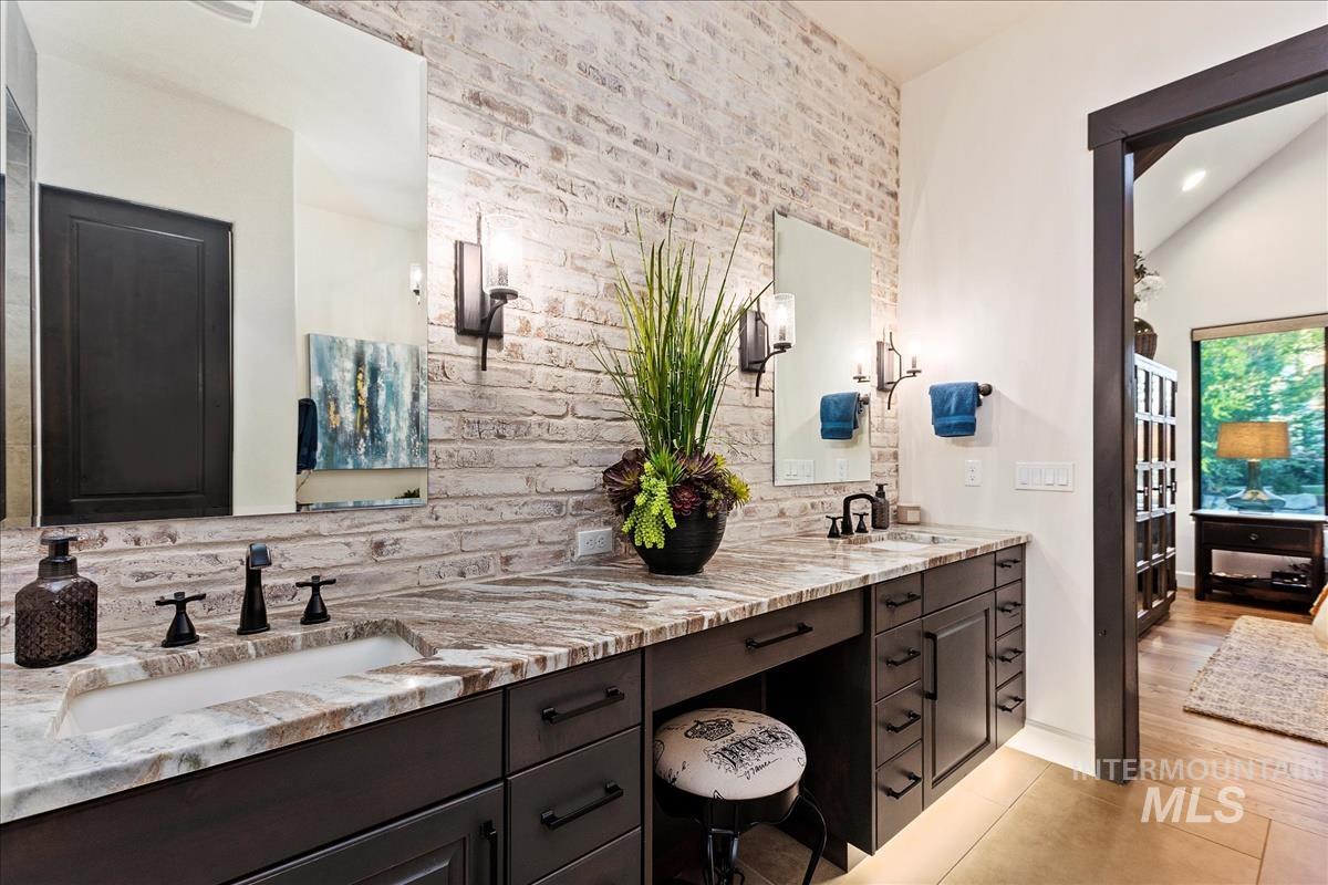 1529 E Garden Brook Drive