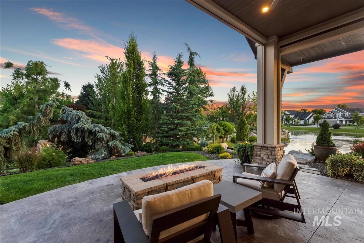 1529 E Garden Brook Drive