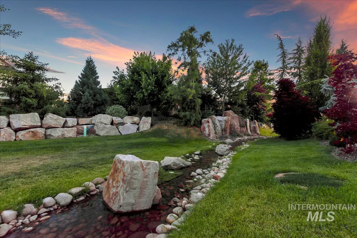 1529 E Garden Brook Drive