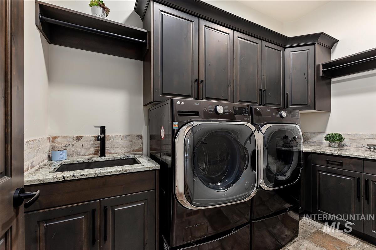 1529 E Garden Brook Drive