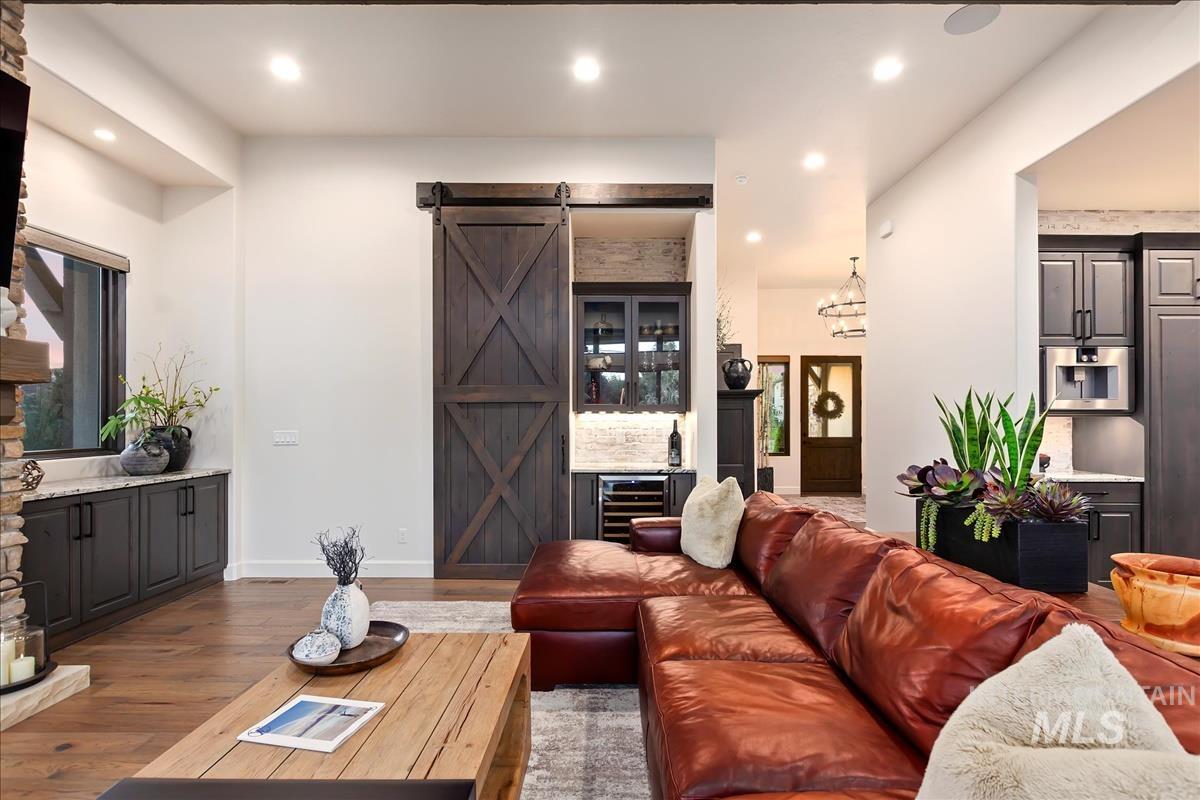 1529 E Garden Brook Drive