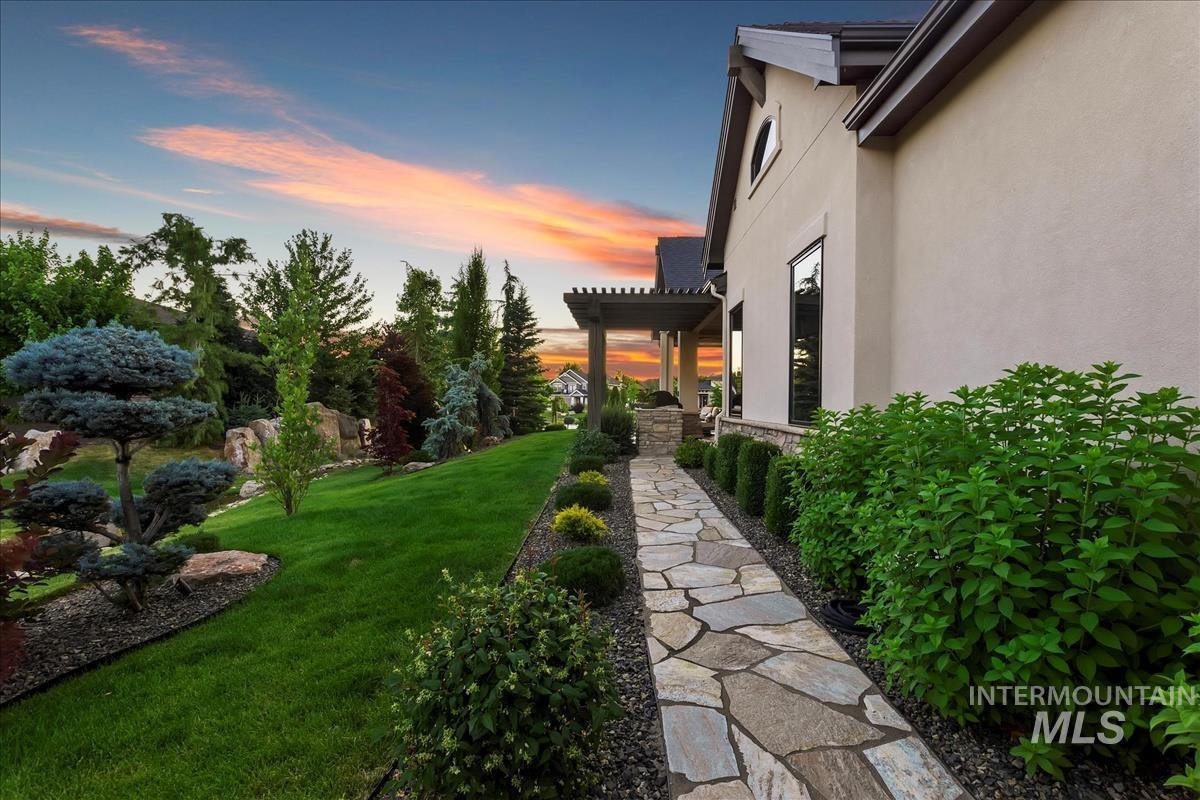 1529 E Garden Brook Drive