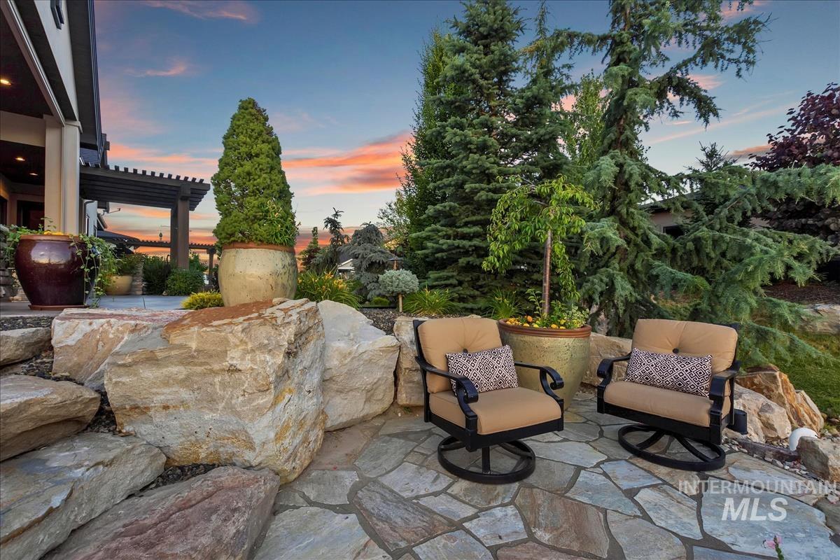 1529 E Garden Brook Drive