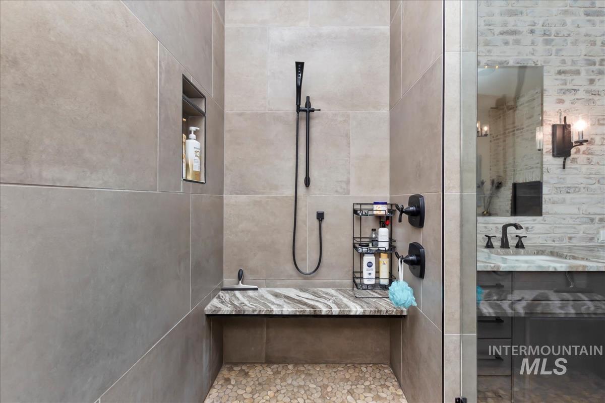 1529 E Garden Brook Drive