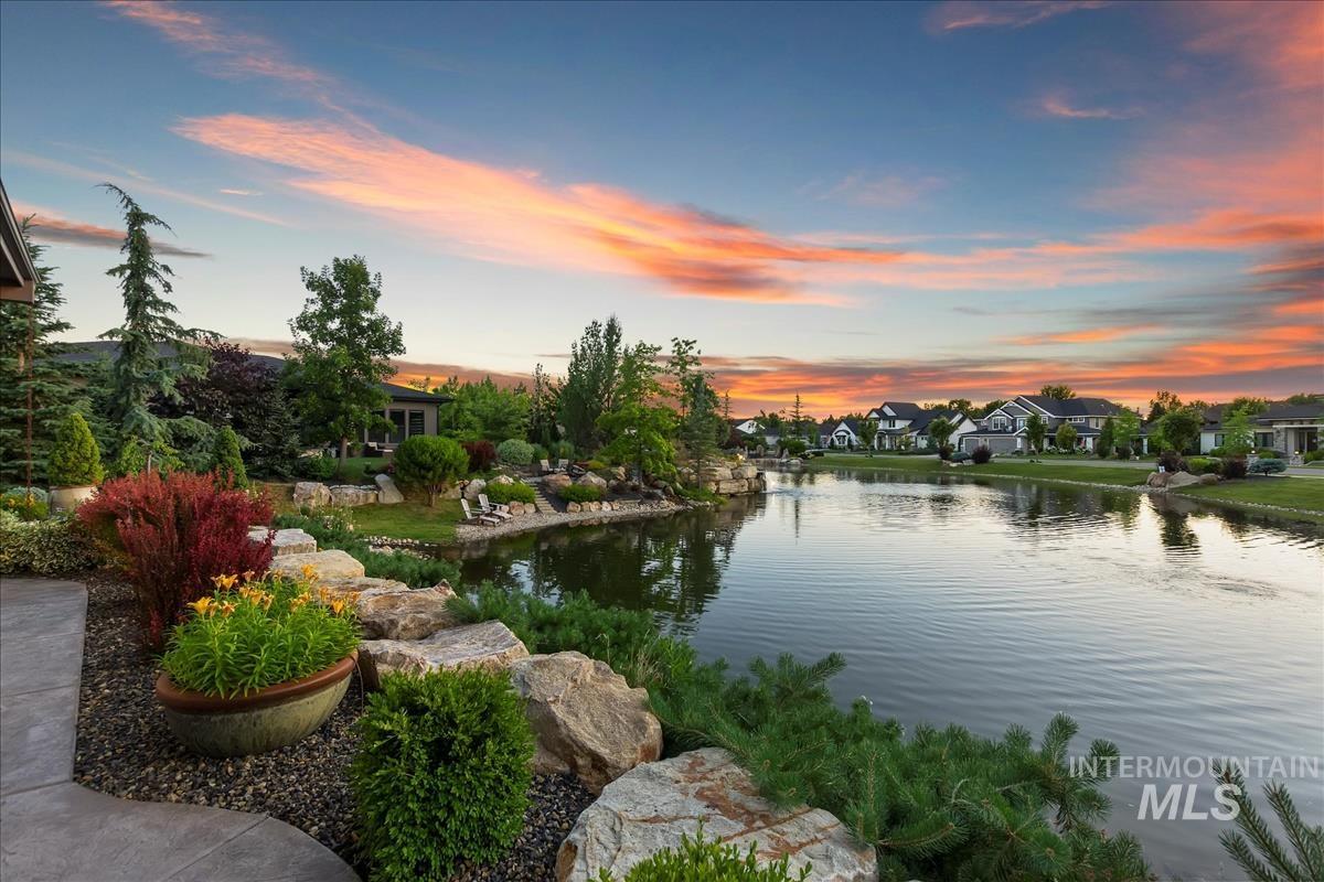 1529 E Garden Brook Drive