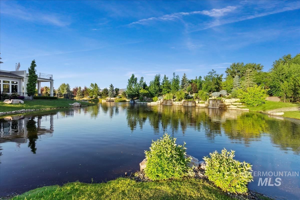 1529 E Garden Brook Drive