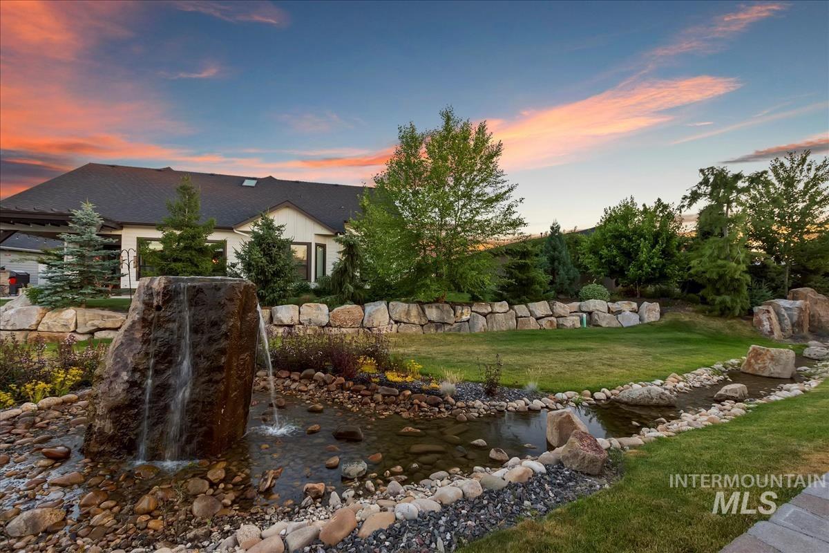 1529 E Garden Brook Drive