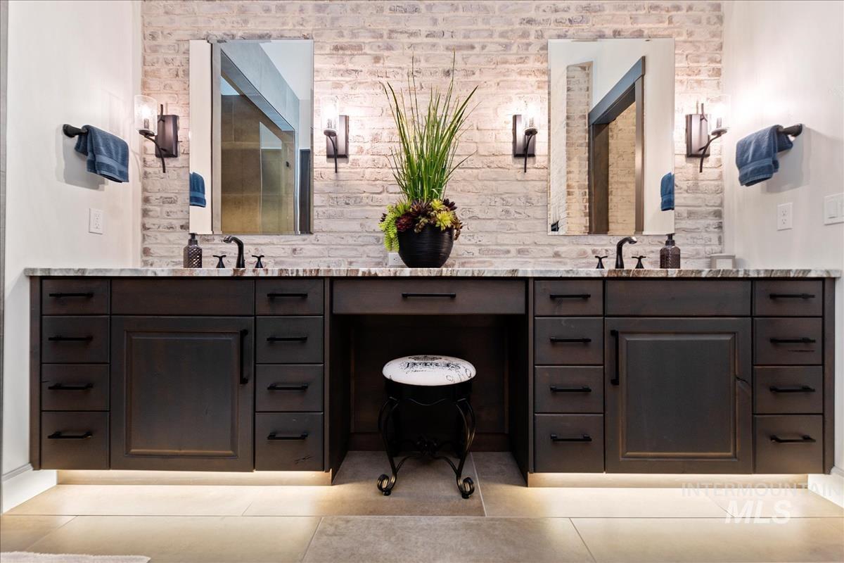 1529 E Garden Brook Drive