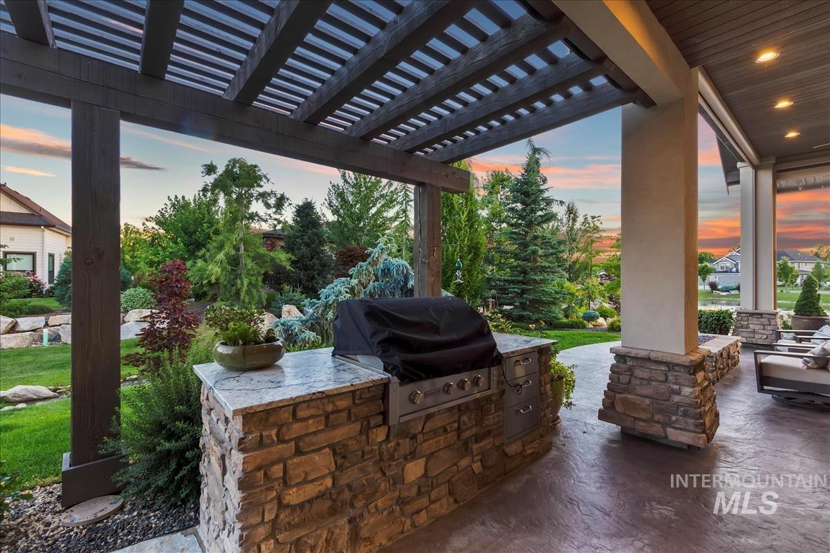 1529 E Garden Brook Drive