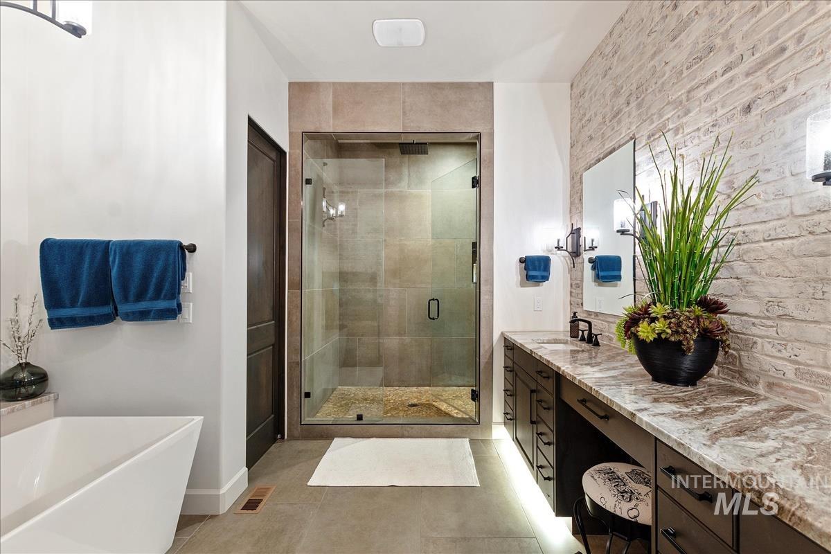 1529 E Garden Brook Drive