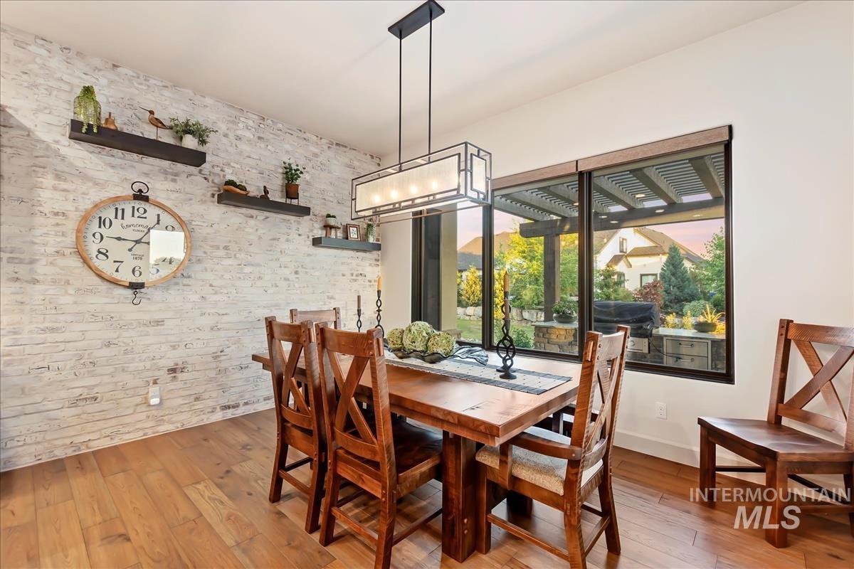 1529 E Garden Brook Drive