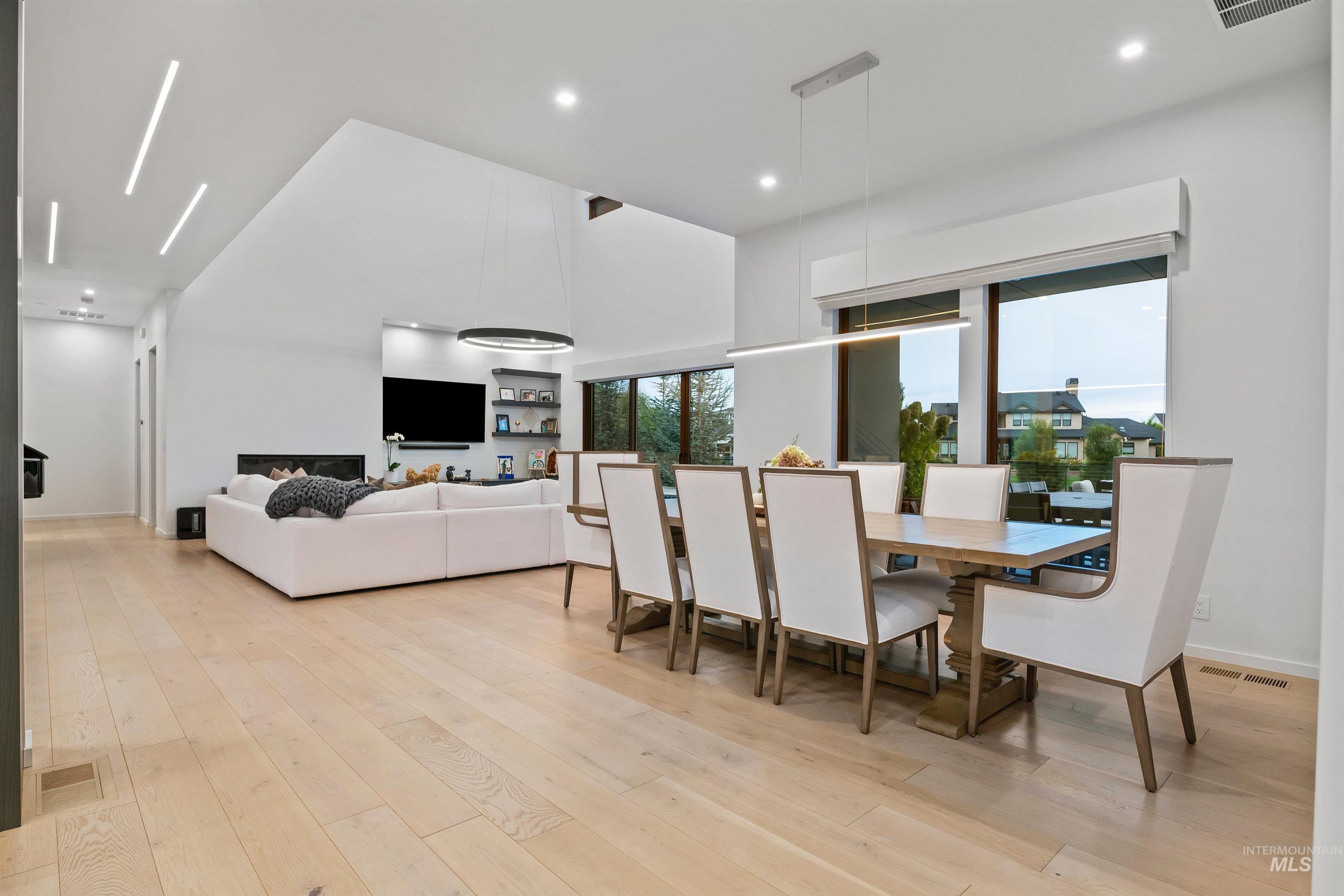 1436 W Windbreaker Lane