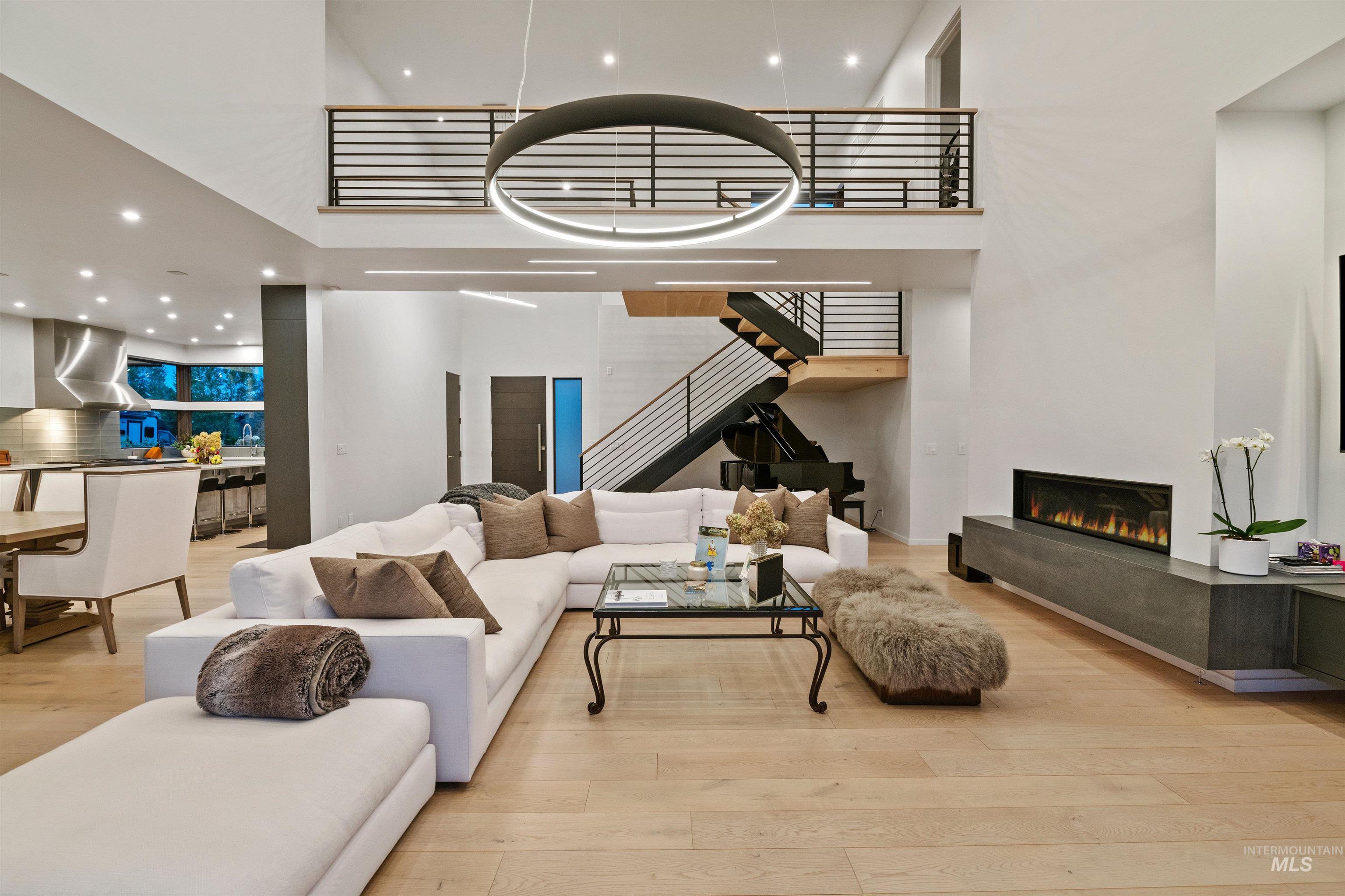 1436 W Windbreaker Lane