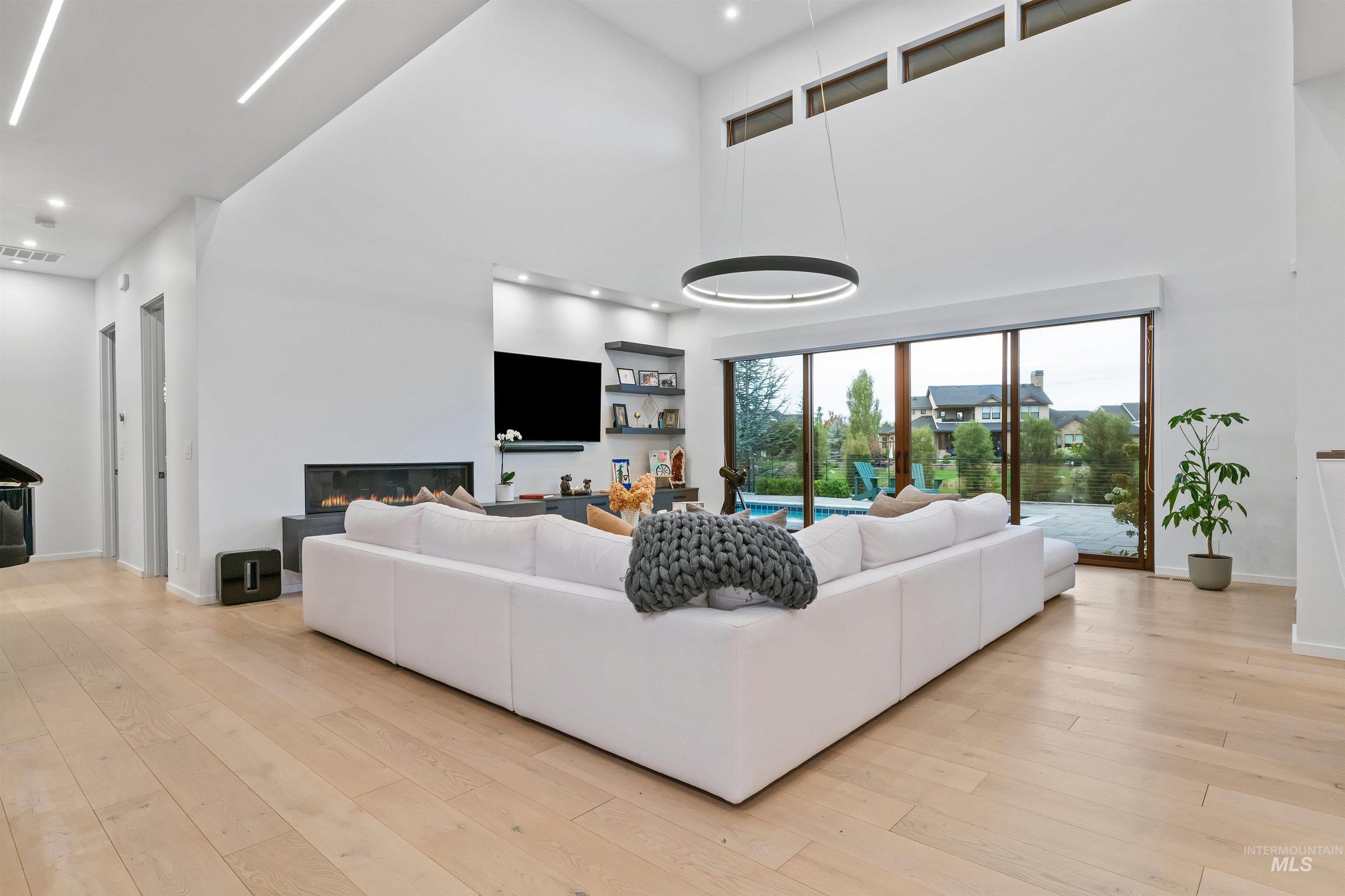 1436 W Windbreaker Lane