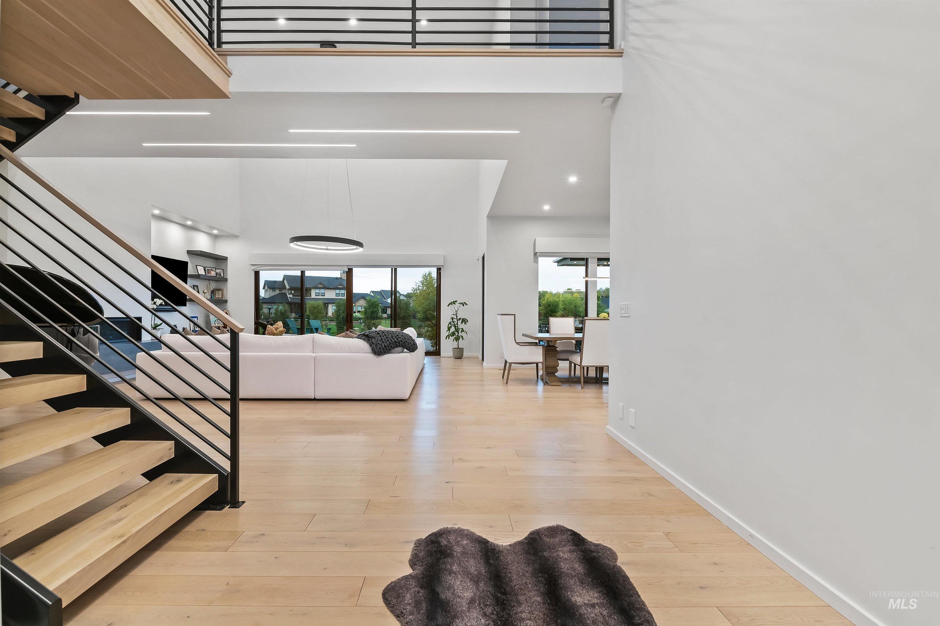 1436 W Windbreaker Lane