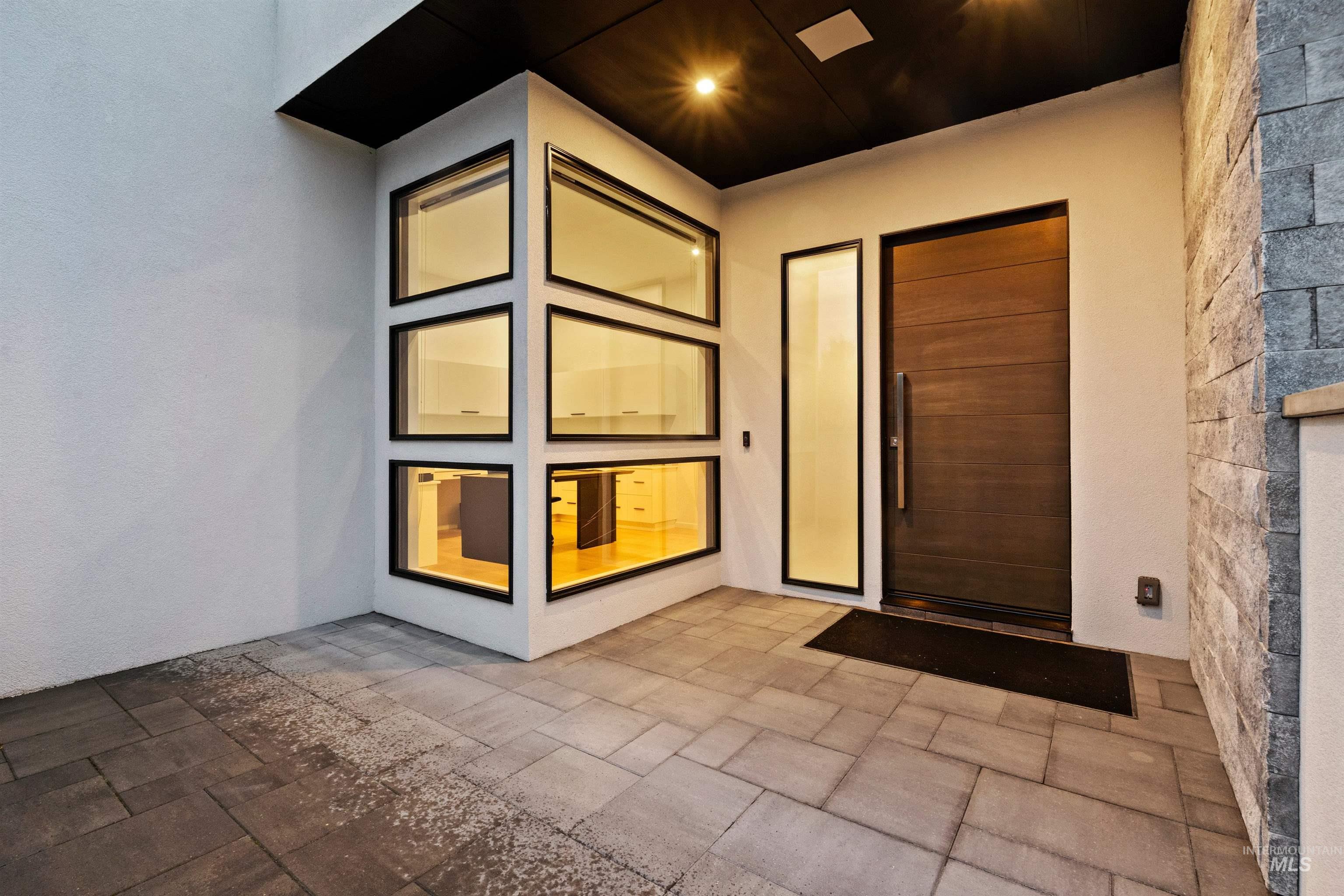 1436 W Windbreaker Lane