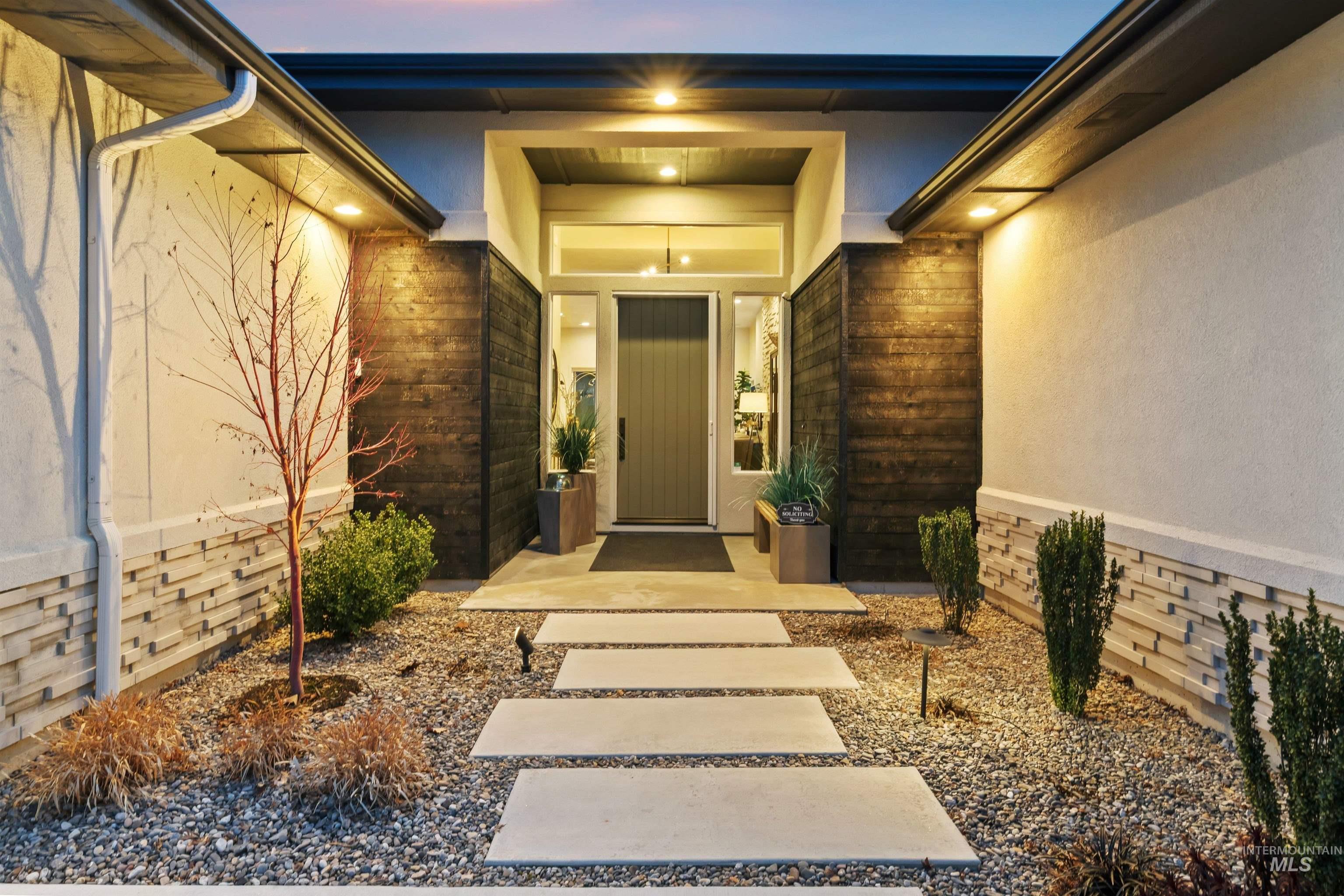 1873 W Oakhampton Drive