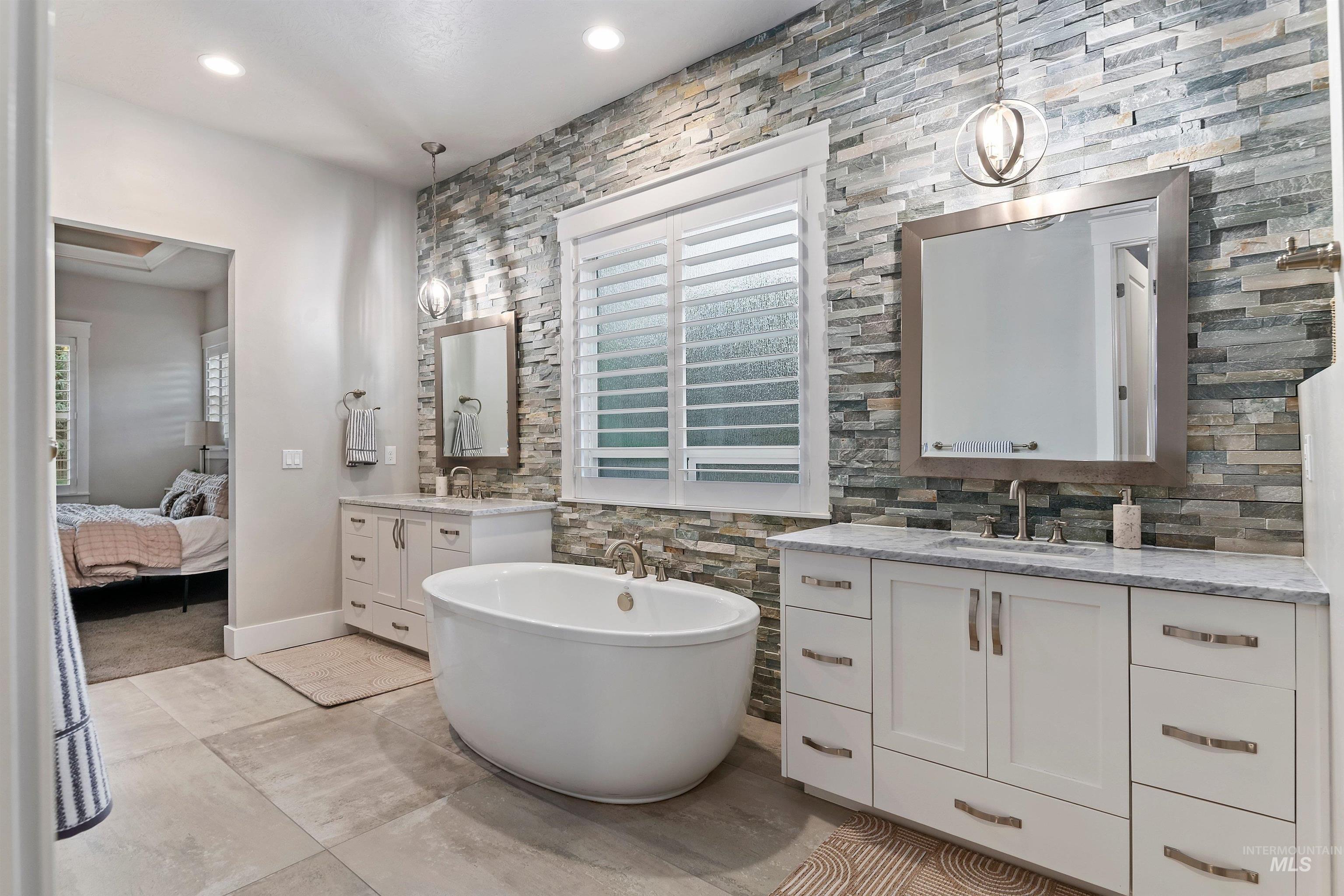 1102 N Lionbridge Ave