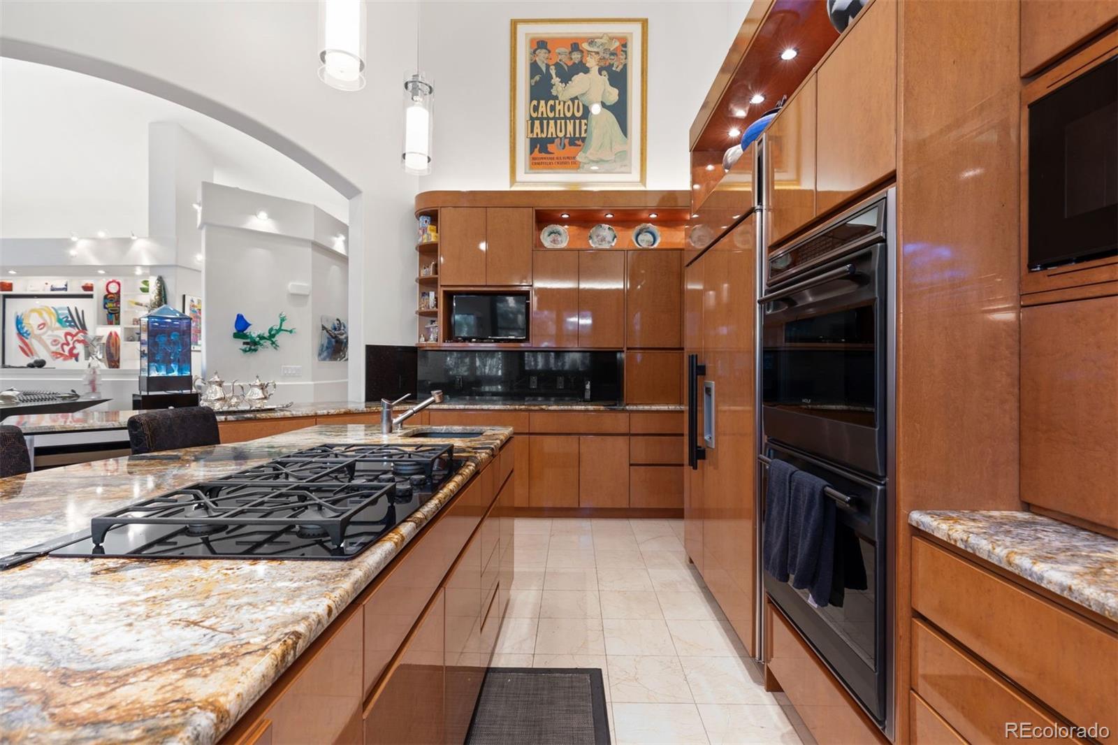400 S Steele Street Unit: 64