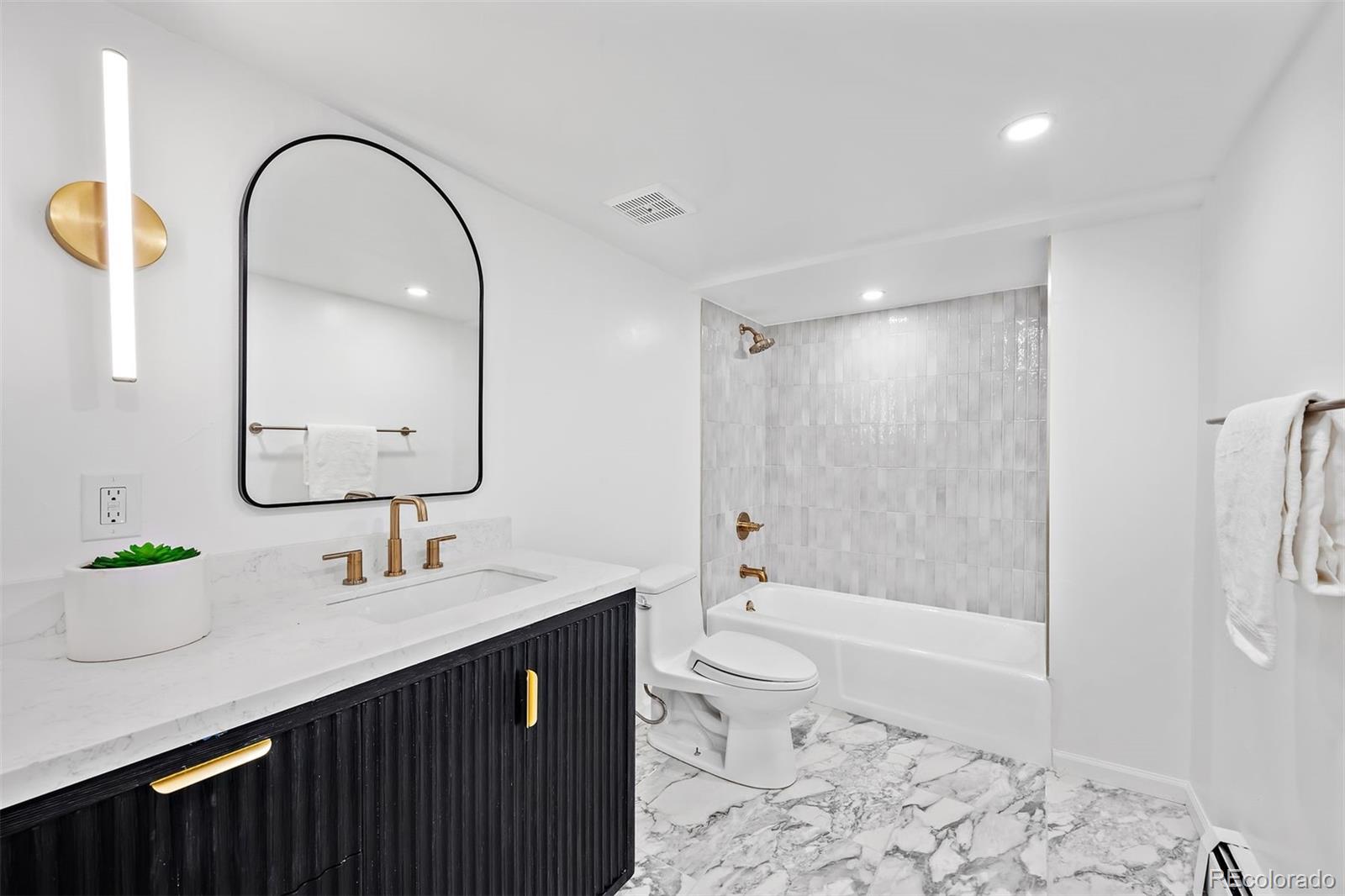2552 E Alameda Avenue Unit: 130