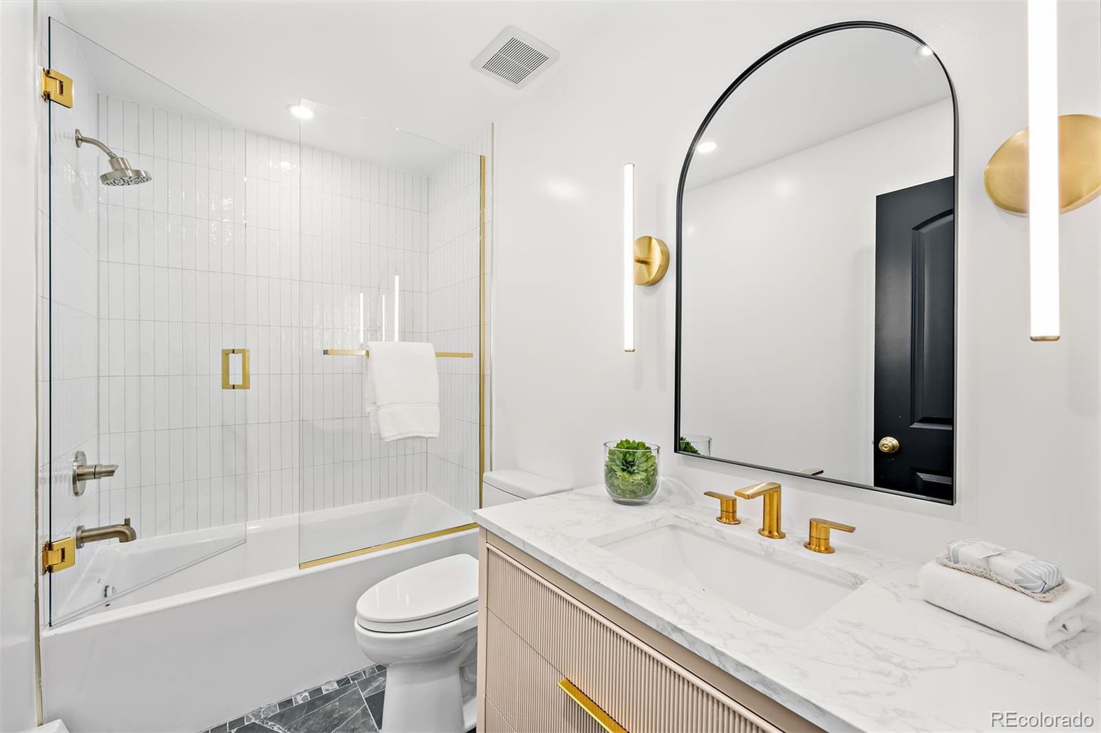 2552 E Alameda Avenue Unit: 130