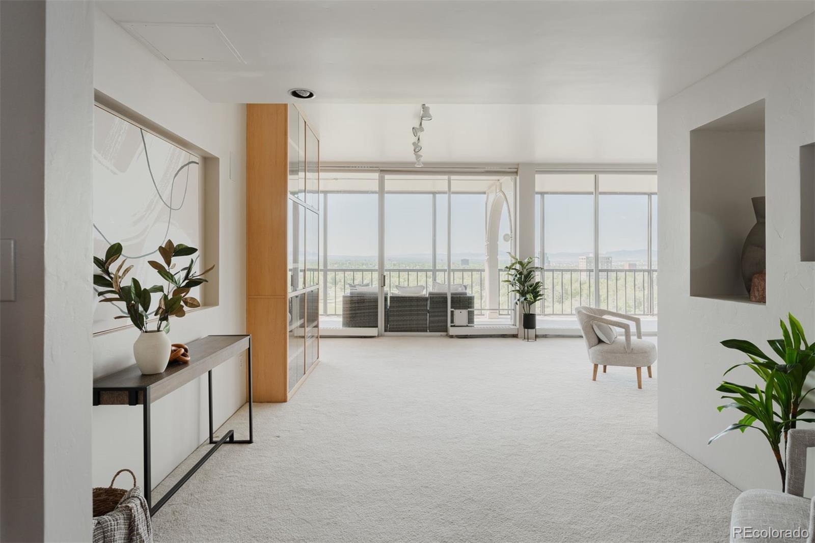1201 N Williams Street Unit: 15A
