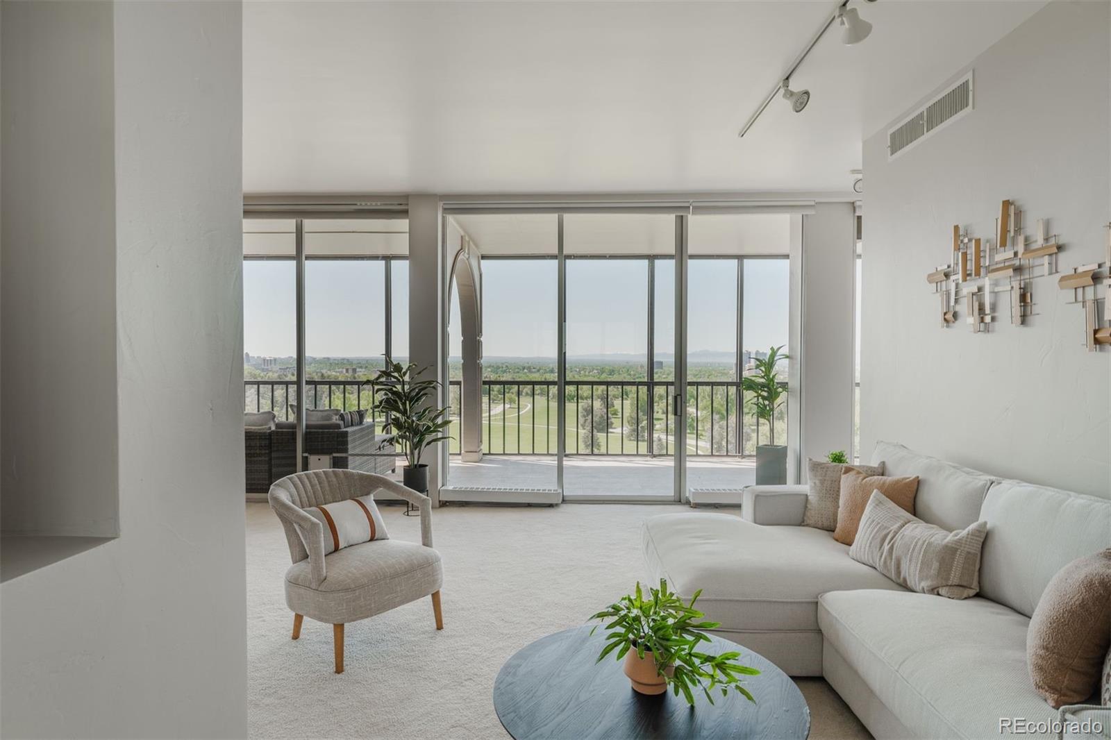 1201 N Williams Street Unit: 15A