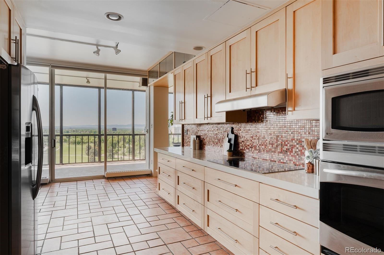 1201 N Williams Street Unit: 15A