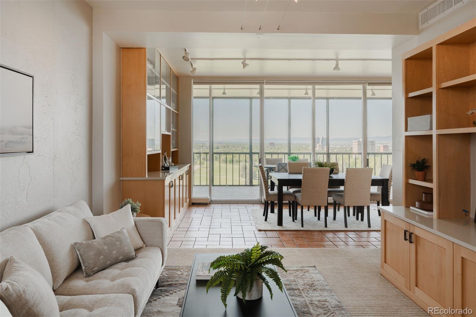 1201 N Williams Street Unit: 15A