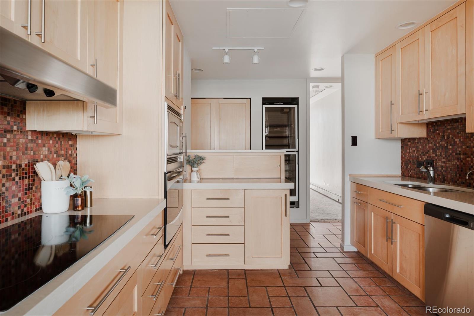 1201 N Williams Street Unit: 15A