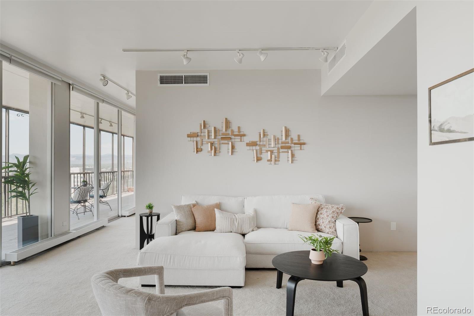 1201 N Williams Street Unit: 15A