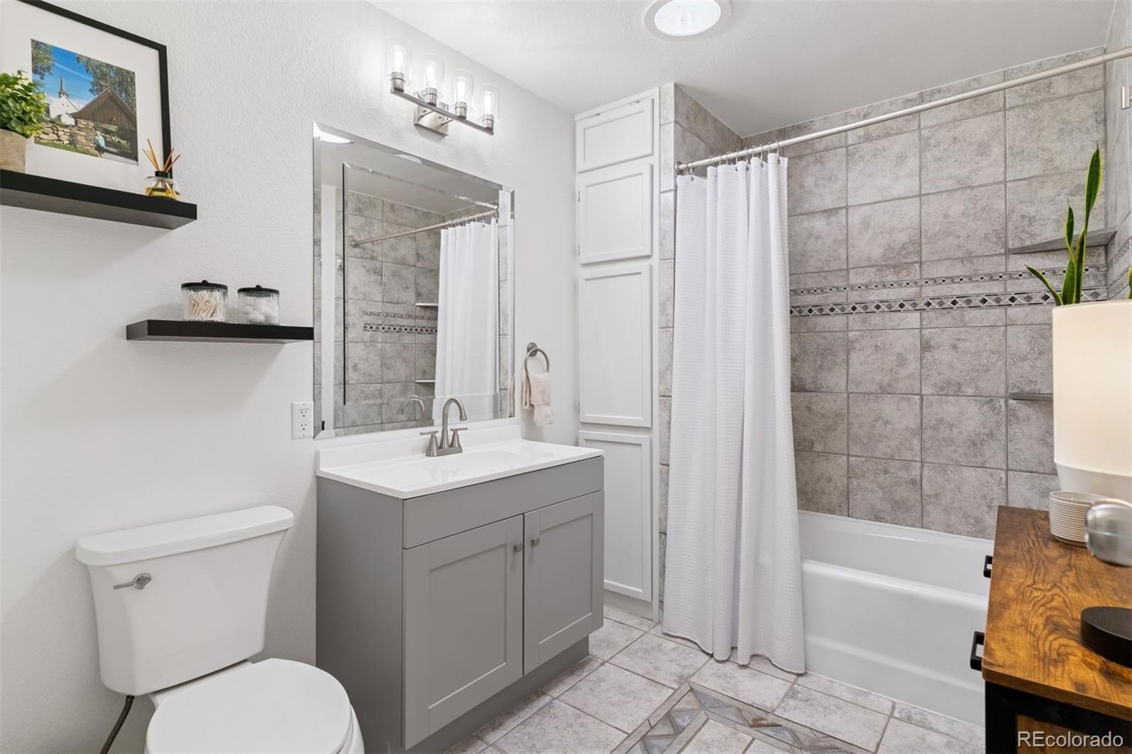 14582 Garfield Street