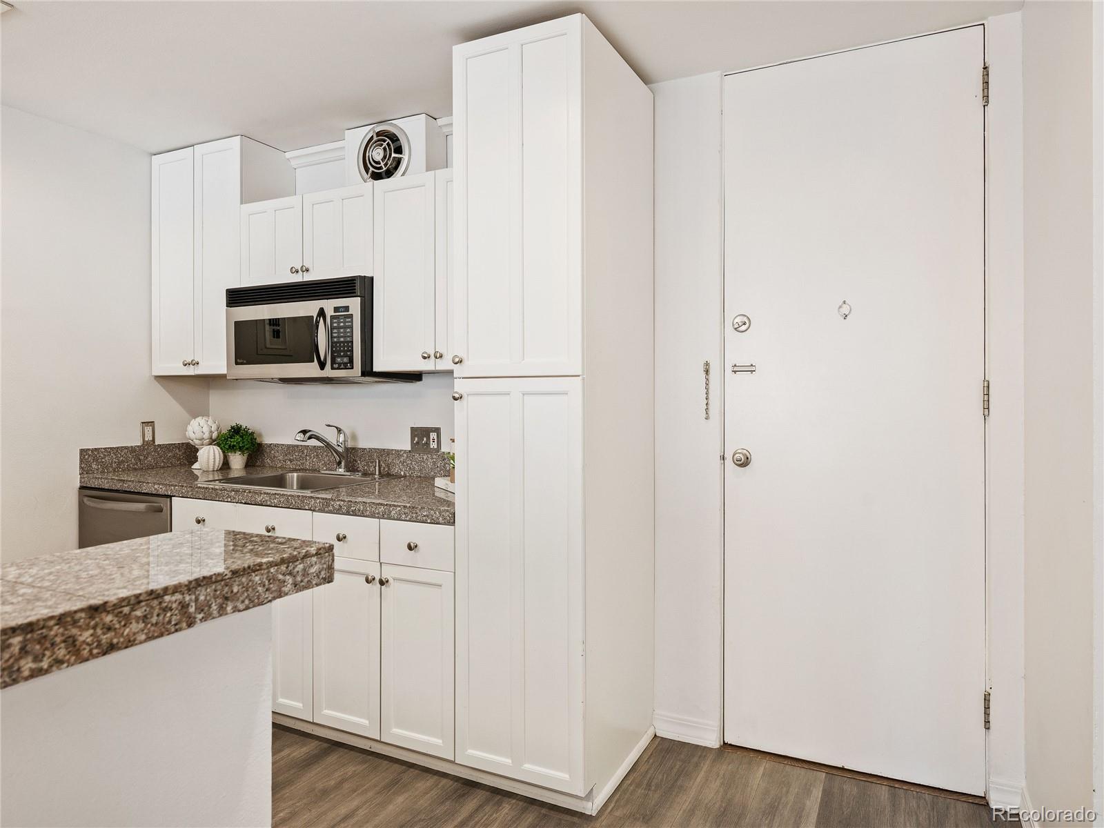 1050 N Corona Street Unit: 204