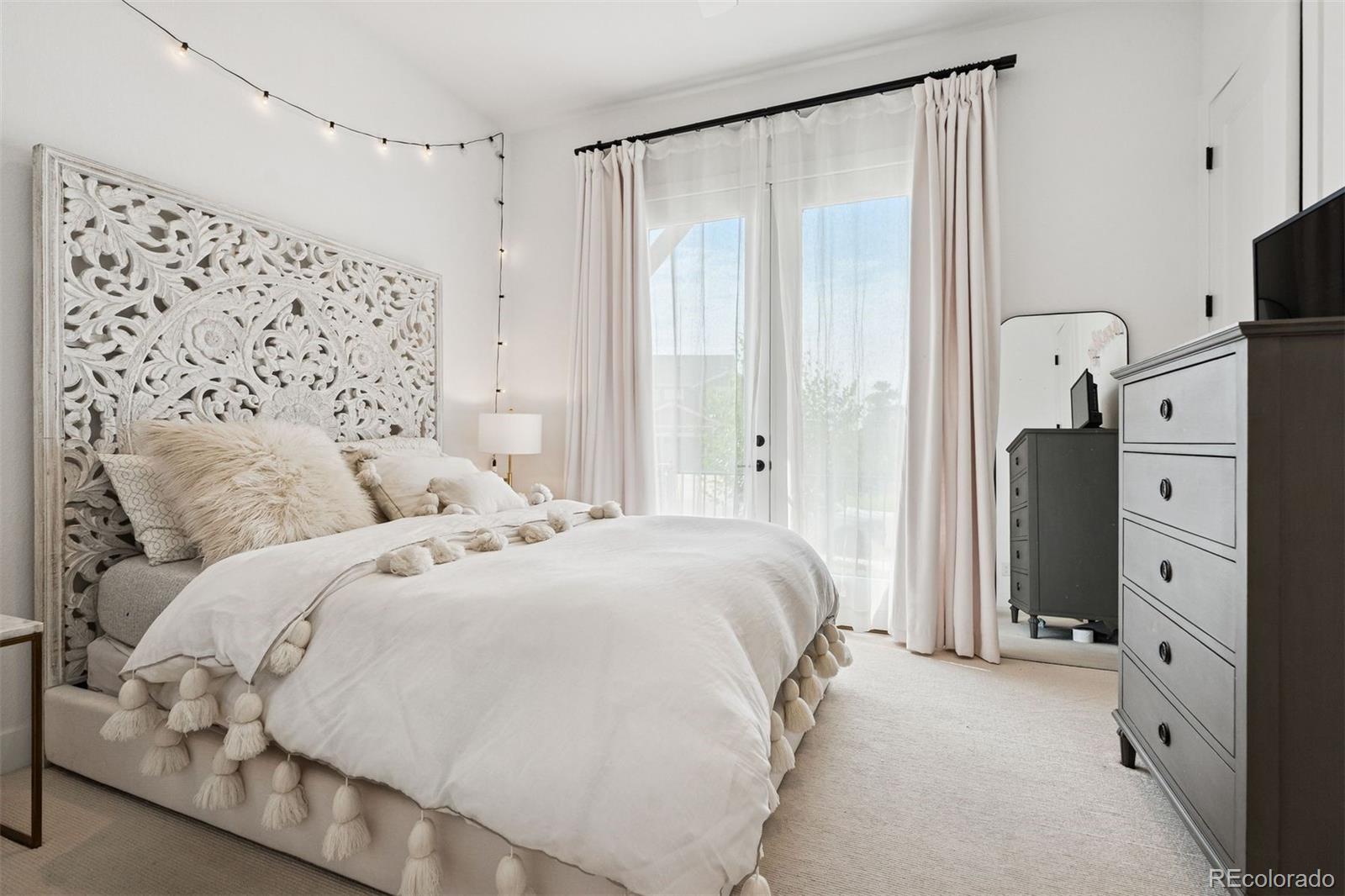 9676 Elizabeth Street