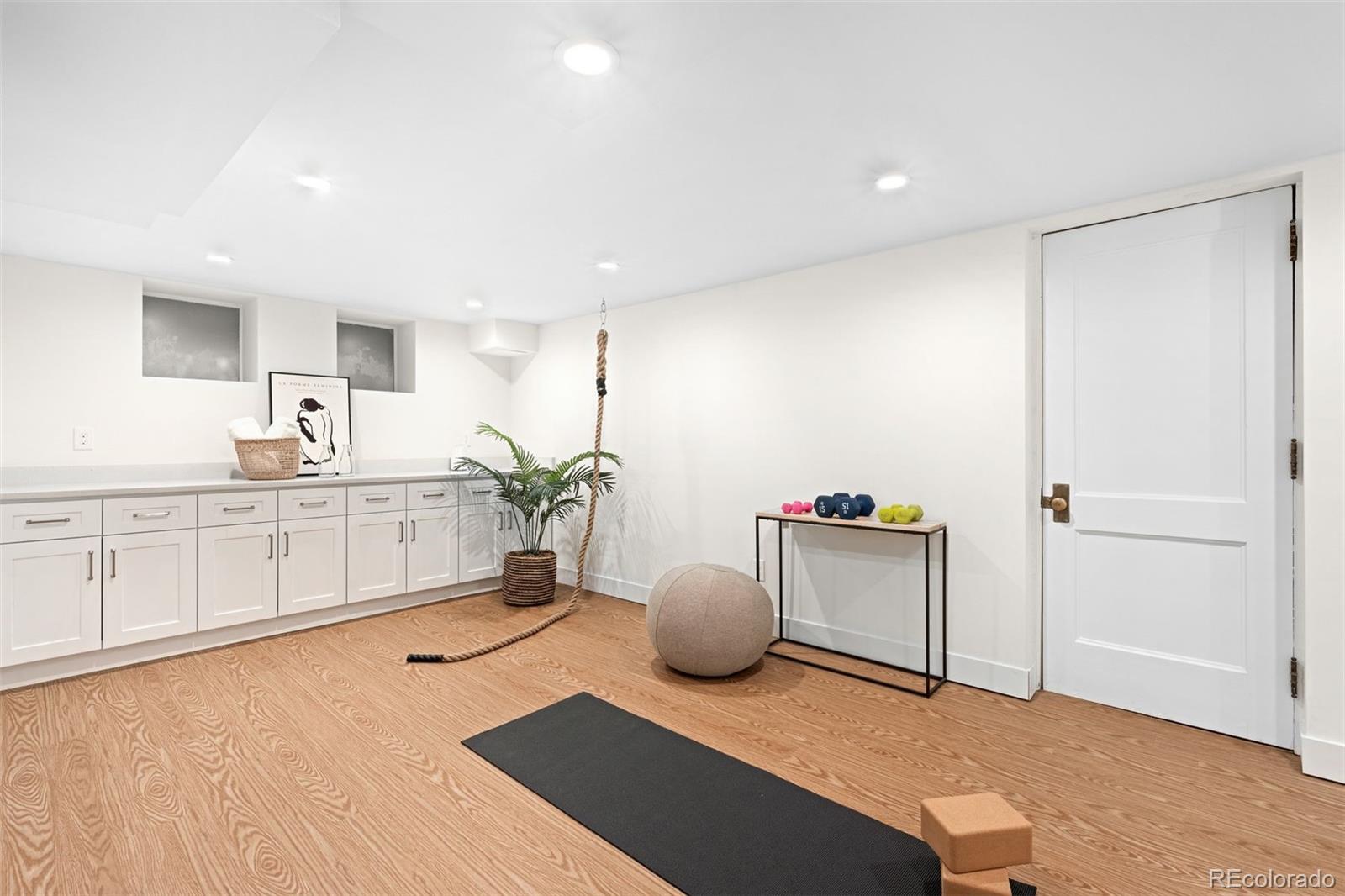 2550 W 43rd Avenue