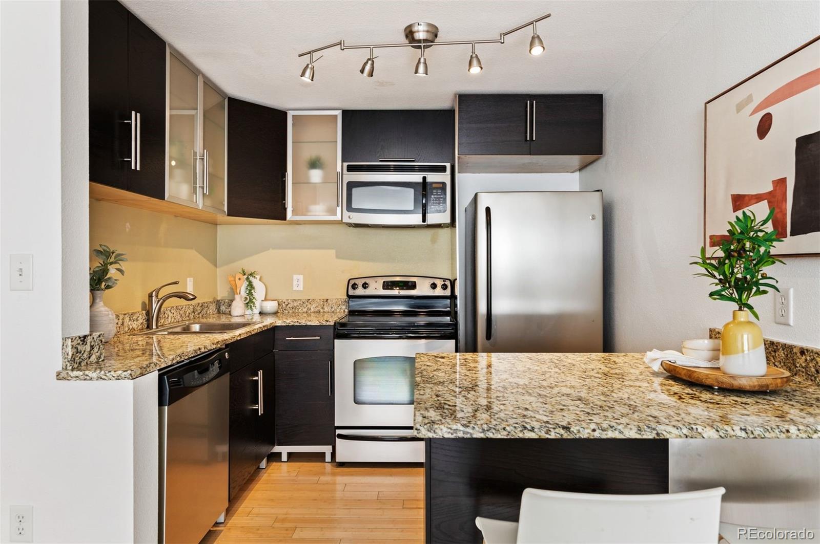 1032 N Clarkson Street Unit: 104