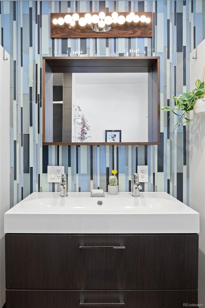 2710 S Lowell Boulevard