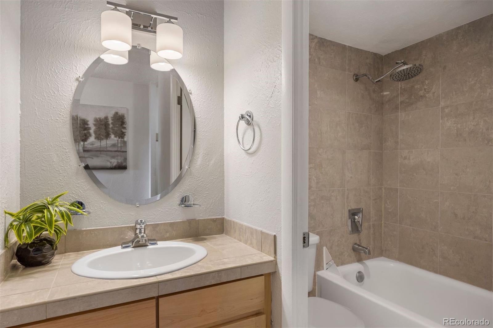 909 N Logan Street Unit: 11A