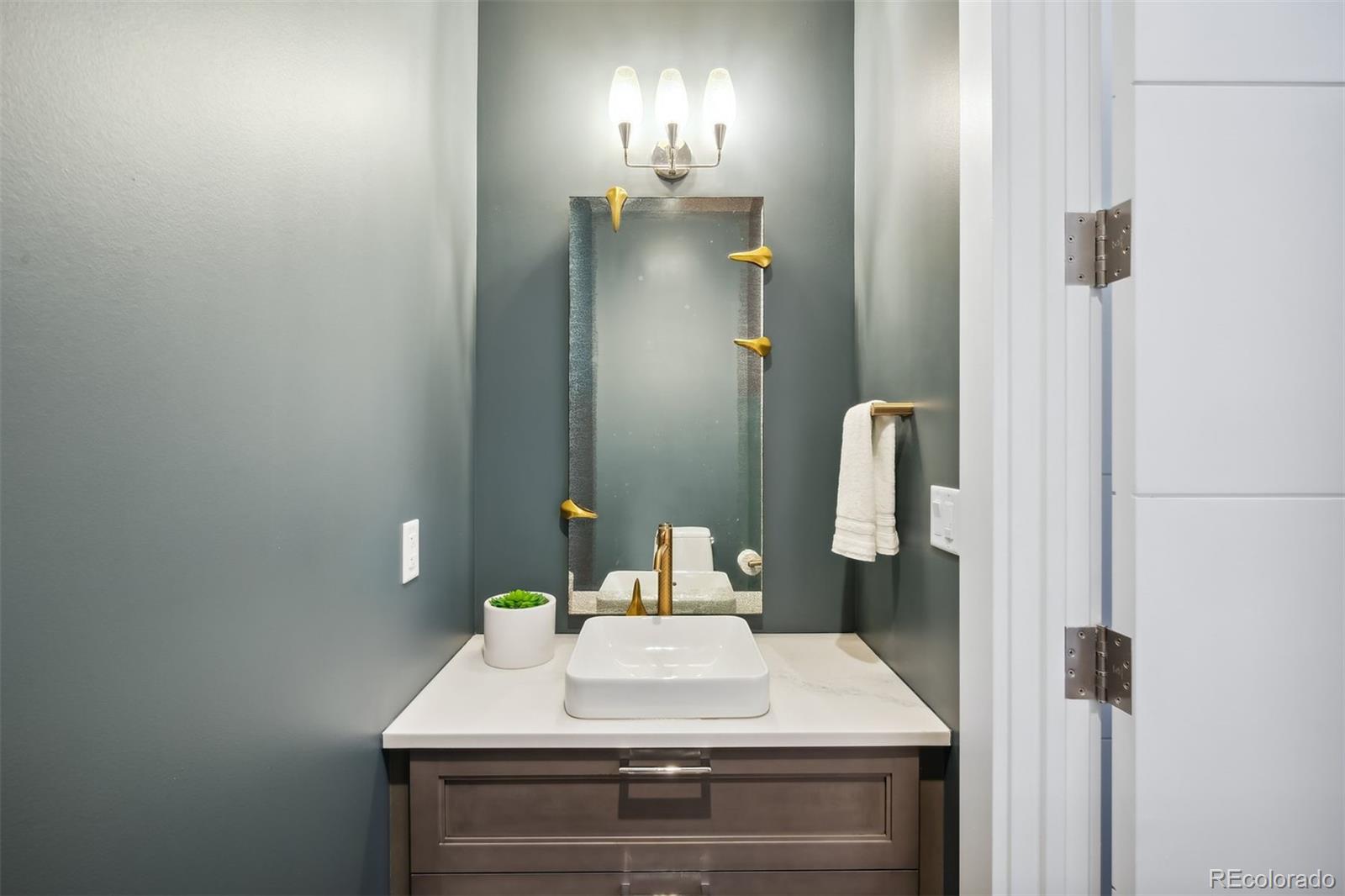 155 Steele Street Unit: 1112